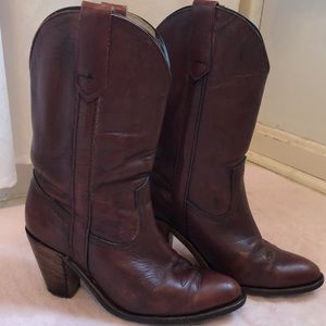 FRYE BOOTS IN REDDISH-BROWN GOOD USED CONDITION!🌸